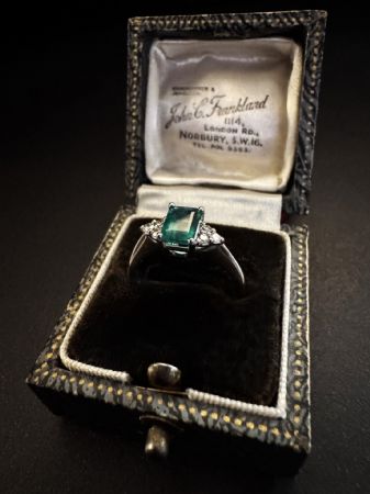 Anello  con Smeraldo  e  Diamanti 
