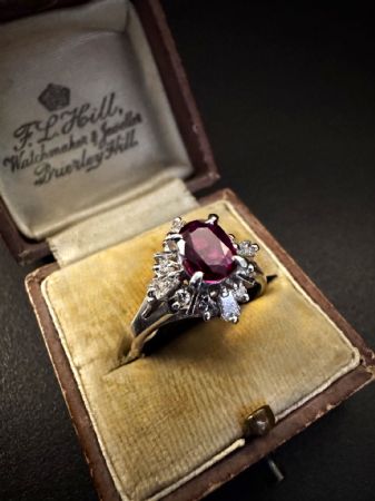 Bague en Platine avec Rubis et Diamants