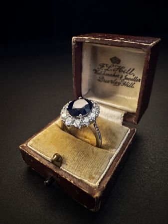 Anello  con  Zaffiro  e  Diamanti  