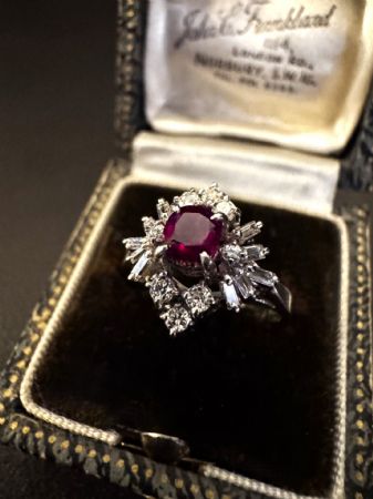 Anello  in  Platino  con  Rubino e  Diamanti  