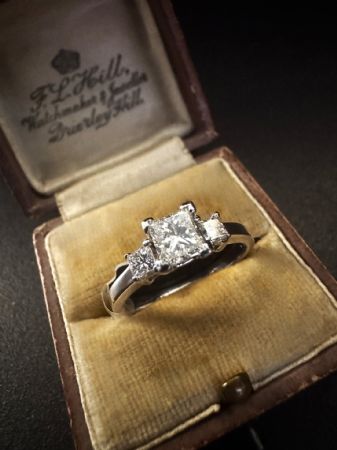 Anello  tipo   Trilogy  con  Diamanti  taglio  Principessa  