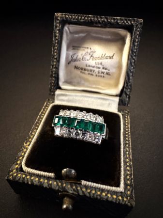 Anello  in  Platino  con Smeraldi  e  Diamanti 