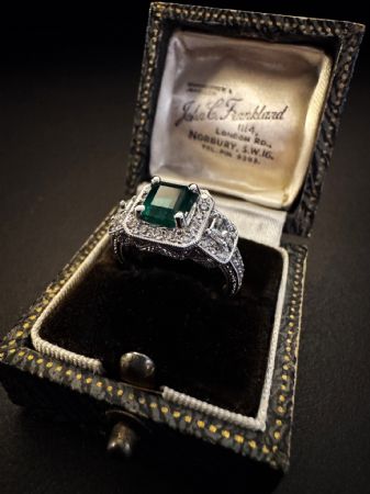 Bague avec Émeraude et Diamants