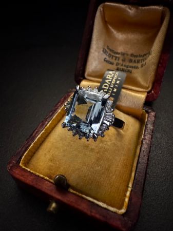 Anello  in  Platino  con  Acquamarina e  Diamanti  
