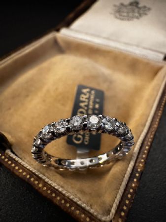 Full eternity band with 1.7 ct Diamonds.