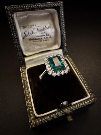 Anello  con  Smeraldo  e  Diamanti  
