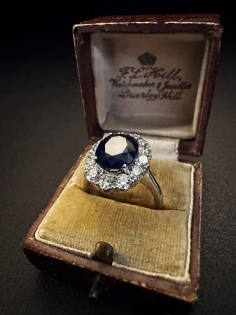 Anello  con  Zaffiro  e  Diamanti  
