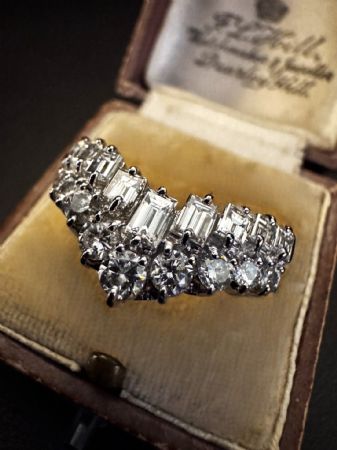 Anello  in  Platino  con  Diamanti  