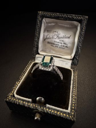 Bague avec Émeraude et Diamants