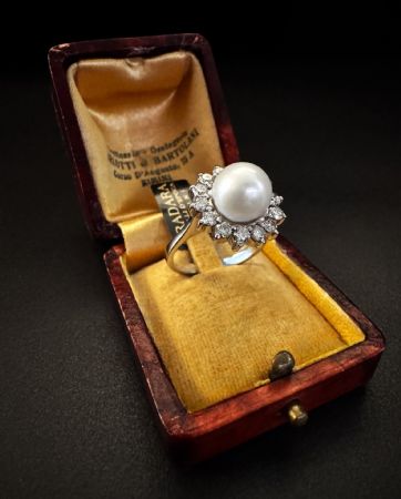 Anello  con  Perla  e  Diamanti  