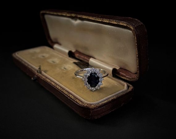 Ring with Sapphire and Diamonds